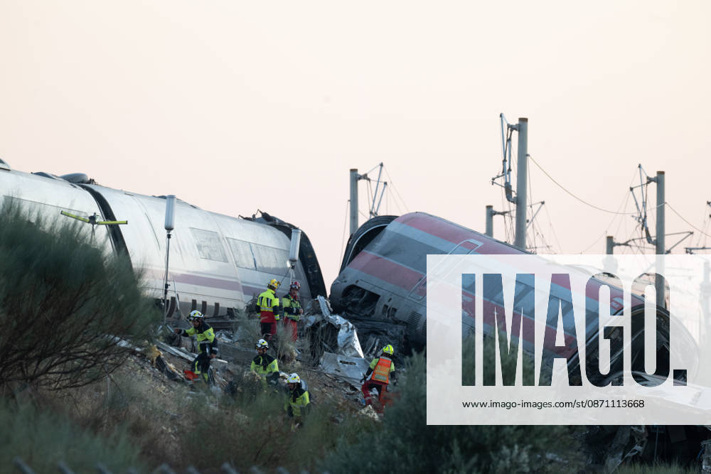 October 28, 2026, Urda, Toledo, Spain: October 28, 2026, Urda, Toledo, Spain: At least 68 people have died and dozens more were injured after two high-speed passenger trains collided near Urda station in the province of Toledo on Wednesday morning, regional authorities confirmed. The catastrophe occurred at approximately 08:53 AM when a state-owned Renfe AVE train struck the rear of a stationary train operated by private carrier Iryo. More than 500 passengers were on board both convoys, which were traveling along the Madrid-Andalusia high-speed corridor. Spanish Transport Minister ü scar Puente stated that the collision followed a safety system failure, after which an inexplicable order was issued - ZUMAd308 20261028_zsp_d308_146
