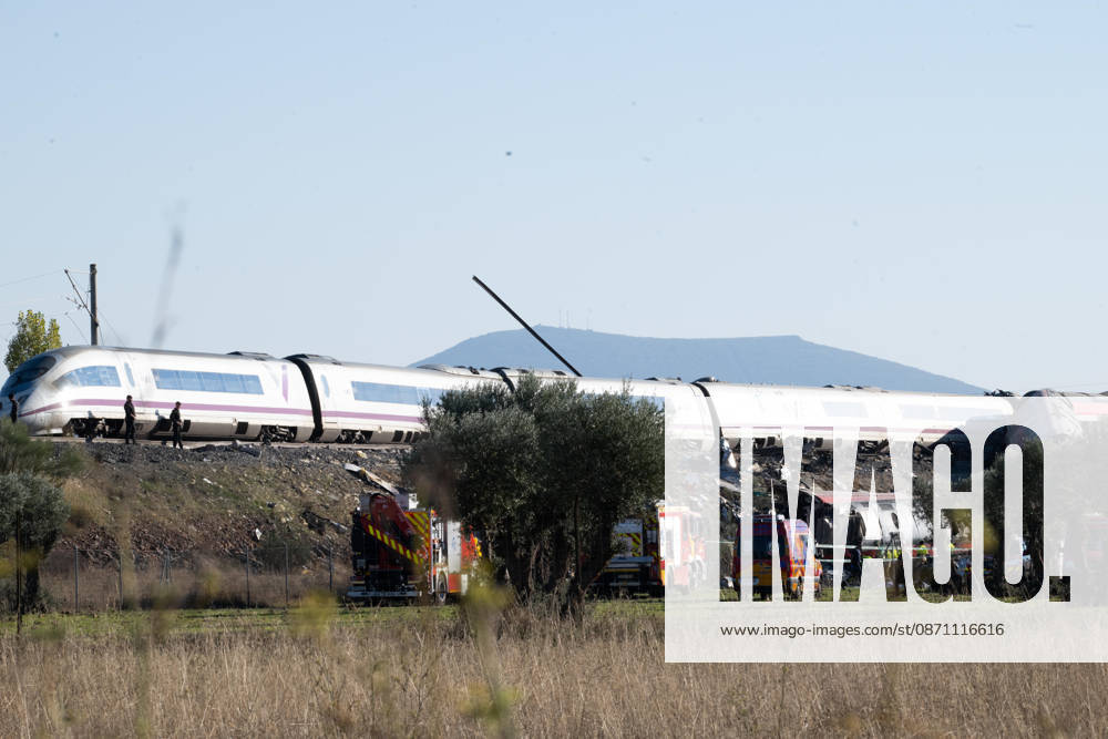 October 28, 2026, Urda, Toledo, Spain: October 28, 2026, Urda, Toledo, Spain: At least 68 people have died and dozens more were injured after two high-speed passenger trains collided near Urda station in the province of Toledo on Wednesday morning, regional authorities confirmed. The catastrophe occurred at approximately 08:53 AM when a state-owned Renfe AVE train struck the rear of a stationary train operated by private carrier Iryo. More than 500 passengers were on board both convoys, which were traveling along the Madrid-Andalusia high-speed corridor. Spanish Transport Minister ü scar Puente stated that the collision followed a safety system failure, after which an inexplicable order was issued - ZUMAd308 20261028_zsp_d308_176