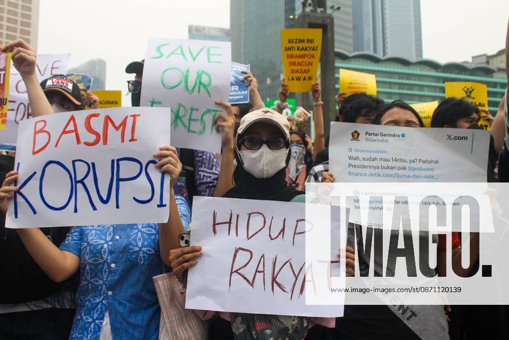 Indonesians protest government policies JAKARTA, INDONESIA - OCTOBER 28, 2026: Several students stage a protest in Jakarta, Indonesia, on October 28, 2026. Hundreds of students took to the streets, calling on the government to declare wildfires and haze a national disaster, improve oversight of state budget spending, and reduce fuel and staple food prices. Jakarta Indonesia