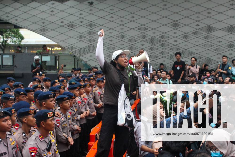 Indonesians protest government policies JAKARTA, INDONESIA - OCTOBER 28, 2026: Several students stage a protest in Jakarta, Indonesia, on October 28, 2026. Hundreds of students took to the streets, calling on the government to declare wildfires and haze a national disaster, improve oversight of state budget spending, and reduce fuel and staple food prices. Jakarta Indonesia