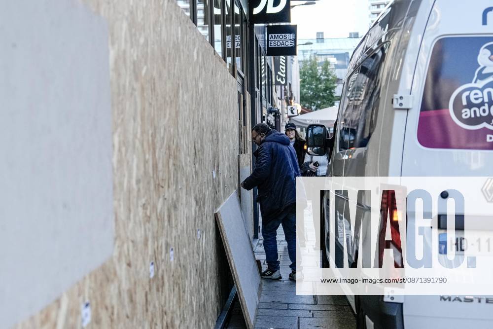 Shopkeepers board up windows ahead of planned protests in Nancy NANCY, FRANCE - OCTOBER 30: Merchants reinforce store windows with wooden boarding and protective security barriers in downtown Nancy, France, on October 30, 2026. Local business owners and merchants heavily fortified their storefronts across the city center following previous riots and looting, bracing for potential violence and property destruction ahead of scheduled demonstrations over the weekend. Muhammed Said Tako Anadolu Nancy France. Editorial use only. Please get in touch for any other usage.