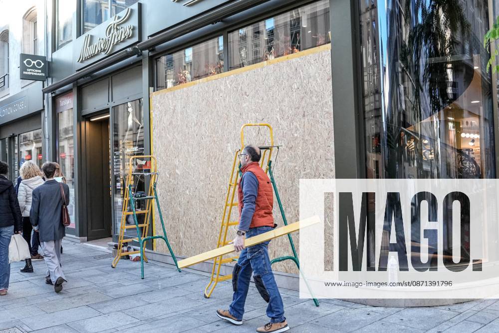 Shopkeepers board up windows ahead of planned protests in Nancy NANCY, FRANCE - OCTOBER 30: Merchants reinforce store windows with wooden boarding and protective security barriers in downtown Nancy, France, on October 30, 2026. Local business owners and merchants heavily fortified their storefronts across the city center following previous riots and looting, bracing for potential violence and property destruction ahead of scheduled demonstrations over the weekend. Muhammed Said Tako Anadolu Nancy France. Editorial use only. Please get in touch for any other usage.