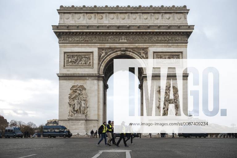 Thousands of demonstrators gathered on the Champs-Elysees and in the surrounding areas for Act IV of the protest movement of the Yellow Vests. Numerous clashes with the police were observed. JanxSchmidt-Whitley LexPictorium LePictorium_0196072