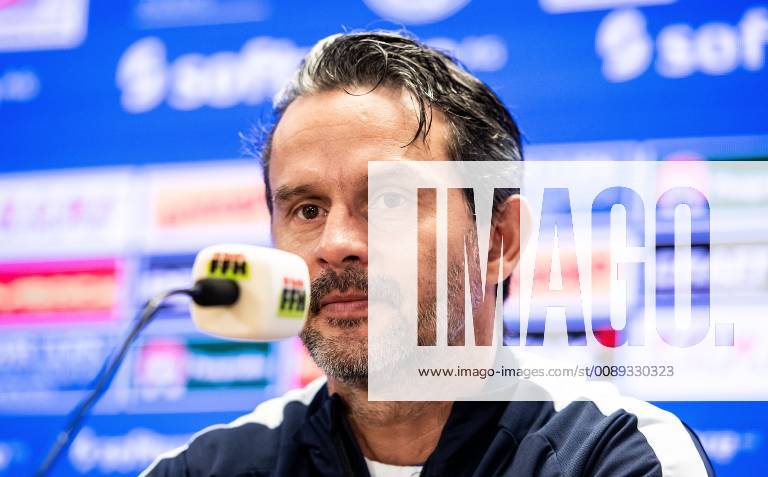 Football 2 Bundesliga SV Darmstadt 98 Press conference before the match against FC St Pauli emonline v l Coach Dirk Schuster SV Darmstadt 98 Darmstadt