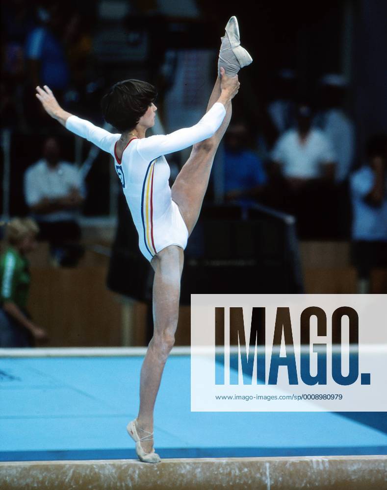 Nadia Comaneci - Romania on the beam. Moscow Olympics 1980 o0 Aufnahmedatum geschätzt Olympia OS Sommer Olympische Sommerspiele Spiele