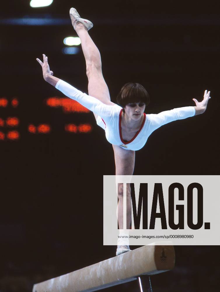 Nadia Comaneci - Romania on the beam. Moscow Olympics 1980 o0 Aufnahmedatum geschätzt Olympia OS Sommer Olympische Sommerspiele Spiele