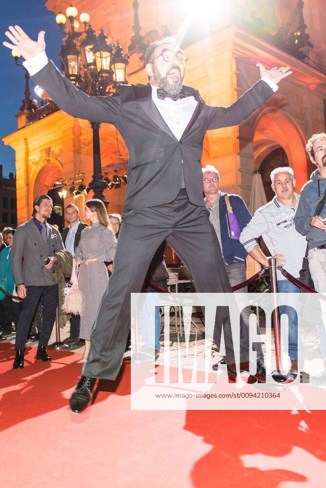Frankfurt am Main Hessian Film and Cinema Prize Actor Adnan Maral makes a leap in the air
