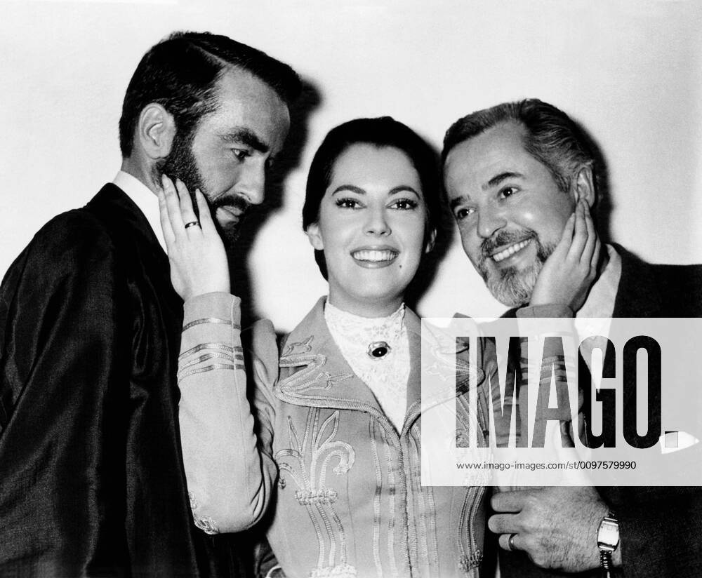 FREUD, (aka THE SECRET PASSION), Susan Kohner, center, admires the beards of costars Montgomery Clift, (left) and Larry Parks, 1962 Courtesy Everett Collection PUBLICATIONXNOTxINxCANxCHNxFRAxITAxJPNxNORxPOLxRUSxESPxUKxUSA