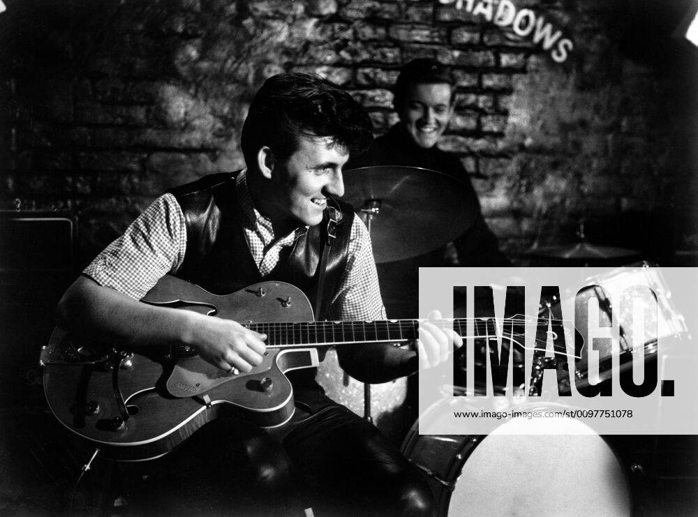 SUMMER HOLIDAY, The Shadows, Bruce Welch (front), Brian Bennett, 1963 Courtesy Everett Collection !ACHTUNG AUFNAHMEDATUM GESCHÃ„TZT! PUBLICATIONXNOTxINxCANxCHNxFRAxITAxJPNxNORxPOLxRUSxESPxUKxUSA