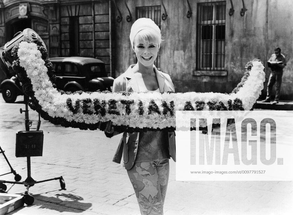 THE VENETIAN AFFAIR, Elke Sommer on location, 1967 Courtesy Everett Collection !ACHTUNG AUFNAHMEDATUM GESCHÄTZT! PUBLICATIONXNOTxINxCANxCHNxFRAxITAxJPNxNORxPOLxRUSxESPxUKxUSA