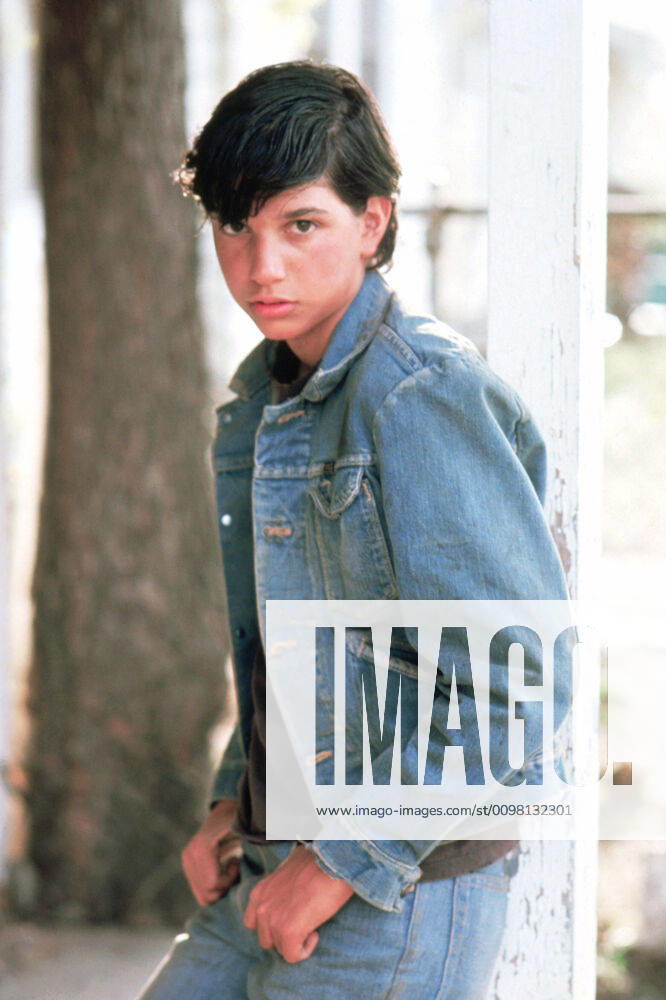 THE OUTSIDERS, Ralph Macchio, 1983, Warner Brothers courtesy Everett Collection Warner Bros Courtesy Everett Collection !ACHTUNG AUFNAHMEDATUM GESCHÃ„TZT! PUBLICATIONXNOTxINxCANxCHNxFRAxITAxJPNxNORxPOLxRUSxESPxUKxUSA