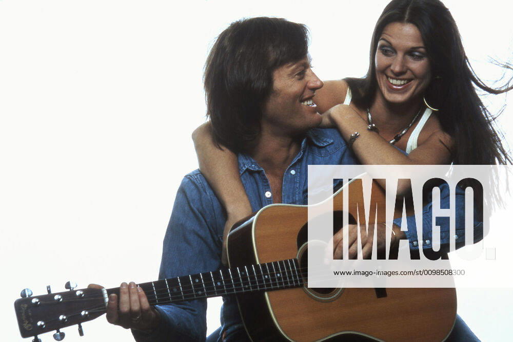 OUTLAW BLUES, Peter Fonda, Susan Saint James, 1977 Courtesy Everett Collection !ACHTUNG AUFNAHMEDATUM GESCHÄTZT! PUBLICATIONXNOTxINxCANxCHNxFRAxITAxJPNxNORxPOLxRUSxESPxUKxUSA
