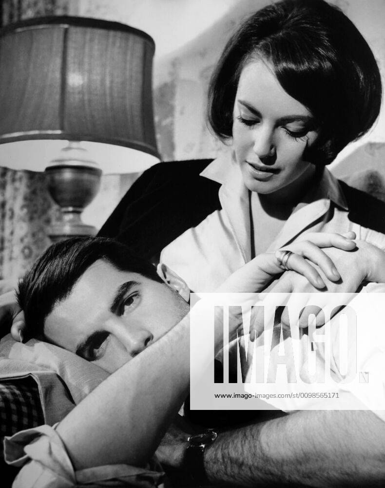 BY LOVE POSSESSED, from left: George Hamilton, Susan Kohner, 1961 !ACHTUNG AUFNAHMEDATUM GESCHÃ„TZT! PUBLICATIONXNOTxINxCANxCHNxFRAxITAxJPNxNORxPOLxRUSxESPxUKxUSA