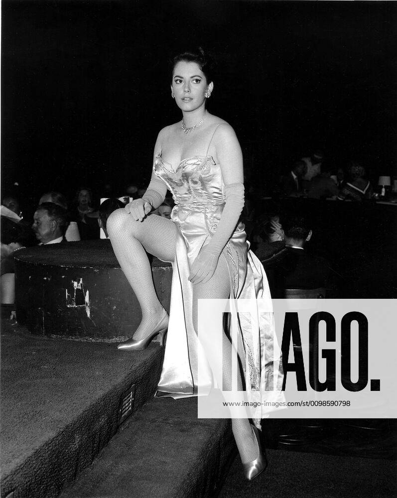 IMITATION OF LIFE, Susan Kohner, on-set, 1959 Courtesy Everett Collection !ACHTUNG AUFNAHMEDATUM GESCHÄTZT! PUBLICATIONXNOTxINxCANxCHNxFRAxITAxJPNxNORxPOLxRUSxESPxUKxUSA