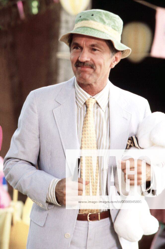 STEEL MAGNOLIAS, Tom Skerritt, 1989, TriStar courtesy Everett Collection, STM 059, Photo by: Everett Collection (81995) Everett Collection (81995) !ACHTUNG AUFNAHMEDATUM GESCHÃ„TZT! PUBLICATIONXNOTxINxCANxCHNxFRAxITAxJPNxNORxPOLxRUSxESPxUKxUSA
