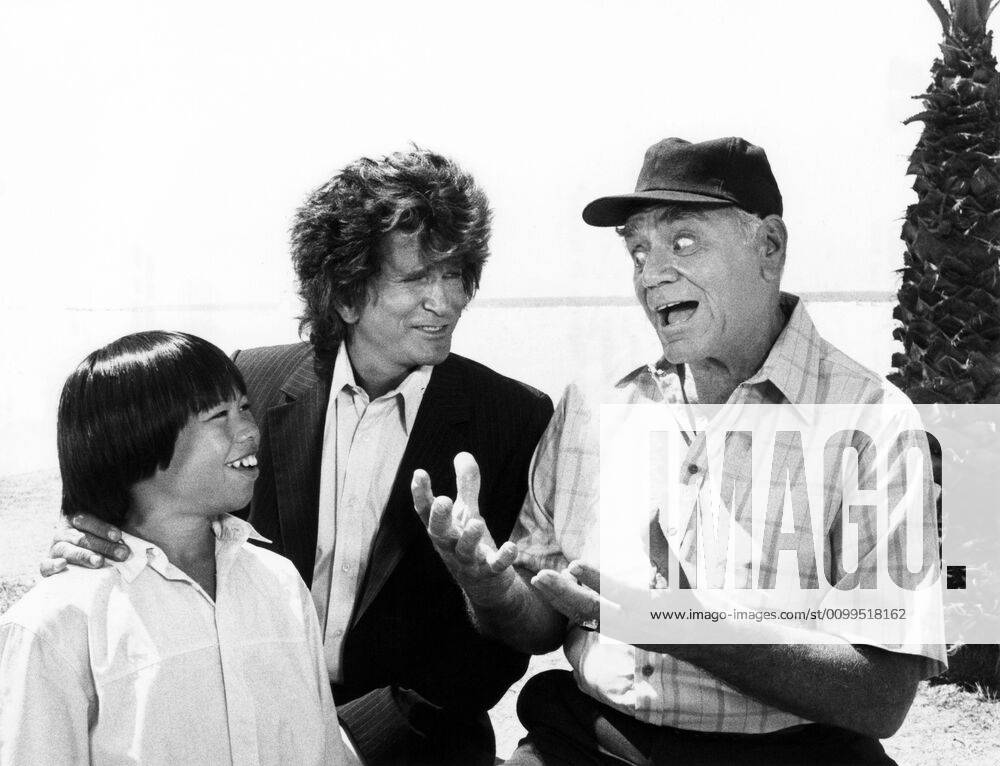 HIGHWAY TO HEAVEN, (from left): Ernie Reyes Jr., Michael Landon, Ernest Borgnine, Another Kind of War, Another Kind of Peace , (Season 3, ep. 304, aired Oct. 15, 1986), 1984-89. NBC Courtesy: Everett Collection NBC Courtesy Everett Collection !ACHTUNG AUFNAHMEDATUM GESCHÃ„TZT! PUBLICATIONXNOTxINxCANxCHNxFRAxITAxJPNxNORxPOLxRUSxESPxUKxUSA