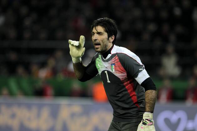 Fußball-Nationalmannschaft Freundschaftsspiel Deutschland (weiß)-Italien (blau) 1-1 am 09.02.2011 im Signal-Iduna Park in Dortmund.Gianluca Buffon (ITA)).