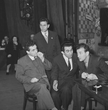 Moscow. USSR. Soviet grandmasters (L-R): Mark Taimanov, Mikhail Tal, Tigran Petrosyan, and Viktor Korchnoi.  TASS438655 o0 Vsw