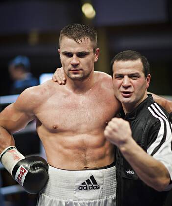 Sieger Denis Boytsov (RUS), Trainer Artur Grigorian 28. Januar 2012 Universum Box Promotion Boxen im Elysee Grand Hotel Hamburg Â
