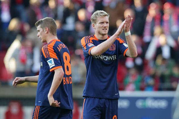 09.03.2013 Fussball Bundesliga FSV Mainz 05 - Bayer 04 Leverkusen Spieltag 25 Fussball Maenner Saison 2012 13 Andre SCHUERRLE (Bayer 04 Leverkusen - 9) bedankt sich bei den - applaudiert- Lars BENDER (Bayer 04 Leverkusen - 8)