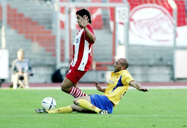 20.09.2005, Fussball, 2. Bundesliga, Eintracht Braunschweig - Offenbacher Kickers v.l. Oualid Mokhtari (OFC), Allesandro Caruso (Braunschweig)