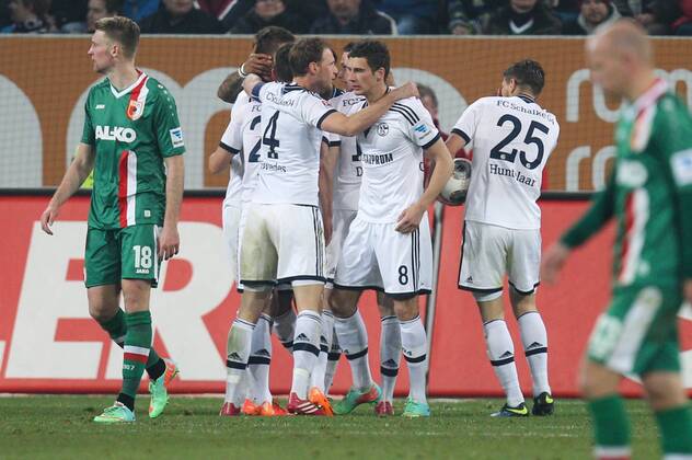 die Mannschaft freut sich ueber das Tor von Klaas-Jan Huntelaar 25 (FC Schalke 04) FC Augsburg vs. FC Schalke 04, Fussball, 1.Bundesliga, 14.03.2014 EP_ckt
