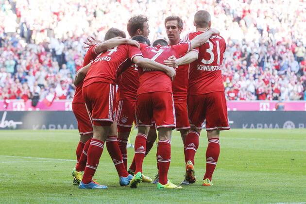 die Mannschaft freut sich über das Tor von Claudio Pizzarro 14 (FC Bayern München) FC Bayern München vs. TSG 1899 Hoffenheim, Fussball, 1.Bundesliga, 29.3.2014 EP_ckt
