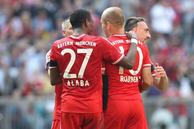 die Mannschaft freut sich ueber das Tor von Arjen Robben 10 (FC Bayern Muenchen) FC Bayern Muenchen vs. SV Werder Bremen, Fussball, 1.Bundesliga, 26.4.2014 EP_ckt