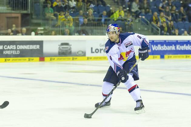 Krefeld, Deutschland 19. September 2014: 1. Bundesliga 14 15 - Krefeld Pinguine vs. EHC Red Bull Muenchen. Daryl Boyle (Muenchen) ot