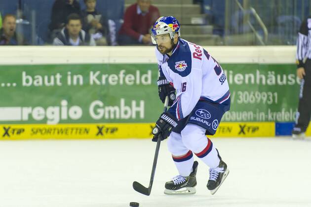 Krefeld, Deutschland 19. September 2014: 1. Bundesliga 14 15 - Krefeld Pinguine vs. EHC Red Bull Muenchen. Yannic Seidenberg (Muenchen) ot