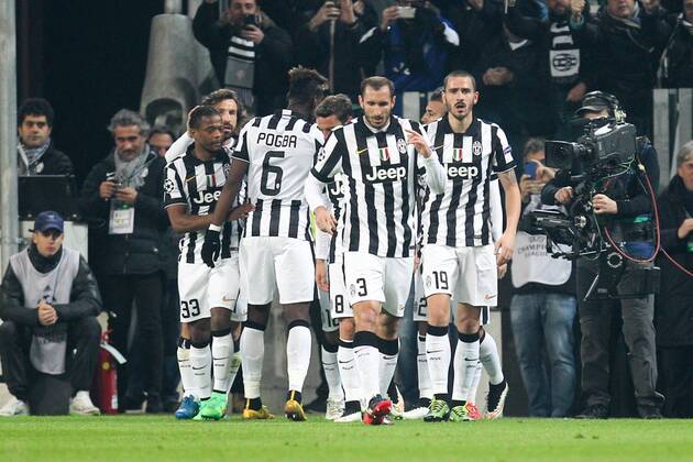 die Mannschaft freut sich ueber das Tor von Carlos Tevez 10 (Juventus Turin) , Juventus Turin vs. Borussia Dortmund, Fussball, Champions League, 24.02.2015 , EP_CKT