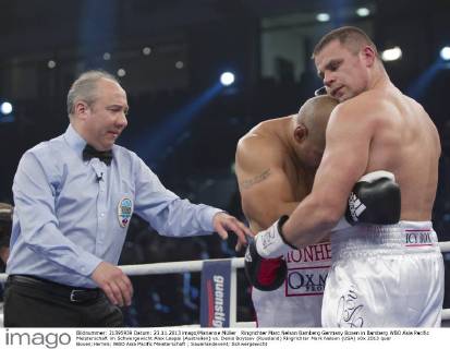 Ringrichter Marc Nelson Bamberg Germany Boxen in Bamberg WBO Asia Pacific Meisterschaft im Schwergewicht Alex Leapai (Australien) vs. Denis Boytsov (Russland) Ringrichter Mark Nelson (USA)