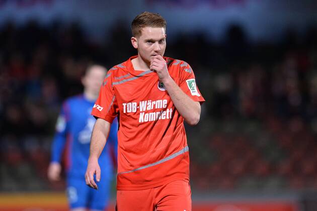 Fußball Regionalliga West 22. Spieltag Rot-Weiß Oberhausen - Rot Weiss Ahlen am 05.02.2016 im Stadion Niederrhein in Oberhausen Raphael Steinmetz ( Oberhausen ) Foto: Osnapix TT