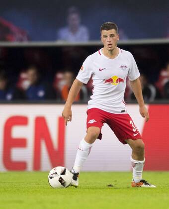 Fußball, 1. Bundesliga, Saison 2016 2017, 6. Spieltag, RB Leipzig - FC Augsburg, Freitag (30.09.2016), Red Bull Arena, Leipzig. Leipzigs Diego Demme am Ball. RM001