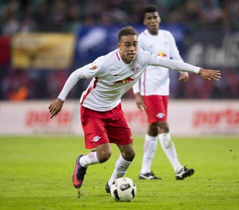 Fußball, 1. Bundesliga, Saison 2016 2017, 6. Spieltag, RB Leipzig - FC Augsburg, Freitag (30.09.2016), Red Bull Arena, Leipzig. Leipzigs Yussuf Poulsen am Ball. RM001