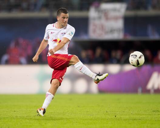 Fußball, 1. Bundesliga, Saison 2016 2017, 6. Spieltag, RB Leipzig - FC Augsburg, Freitag (30.09.2016), Red Bull Arena, Leipzig. Leipzigs Diego Demme am Ball. RM001
