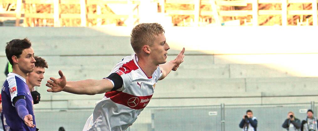04.12.2016, Deutschland, Aue, Fußball 2. Bundesliga 15. Spieltag Saison 2016 2017 FC Erzgebirge Aue vs. VfB Stuttgart: Jubel nach dem 0:1 Tor, Torschütze Timo Baumgartl (VfB)