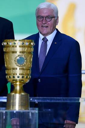 Bundespräsident Frank-Walter Steinmeier. Deutschland, Berlin: Fussball, DFB-Pokal Finale: Eintracht Frankfurt vs Borussia Dotmund am 27.05.2017, Olympiastadion.