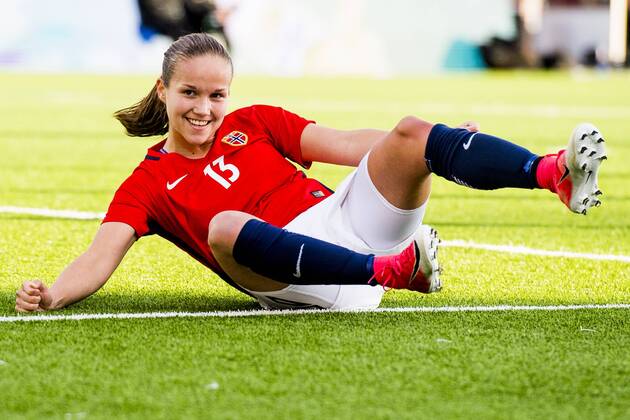 170919 Guro Reiten of Norway celebrates after scoring 3-0 during the FIFA Women s World Cup Qualifier match between Norway and Slovakia on September 19, 2017 in Sarpsborg. Photo: Fredrik Varfjell BILDBYRAN kod FV 150013 Copyright: FREDRIKxVARFJELL BB170919BB427