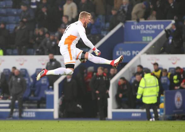 Bilder des Tages - SPORT Leicester City v Bournemouth Premier League Kasper Schmeichel of Leicester City celebrates after Riyad Mahrez scores the injury time equalising goal against Bournemouth during the Premier League match at the King Power Stadium, Leicester. Content Not Available For UK Newspapers Copyright: xMichaelxSedgwickx FIL-11440-0019