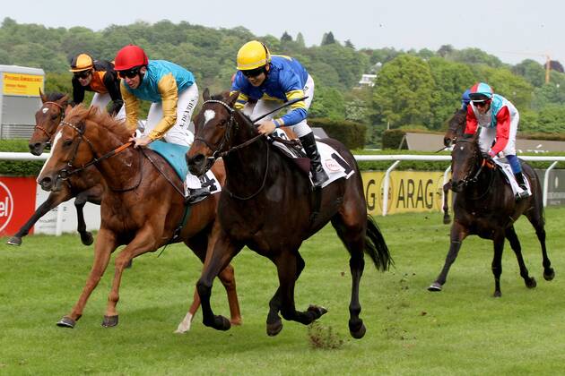 29 04 2018 Duesseldorf North Rhine Westphalia GER Wonnemond right with Bayarsaikhan Ganbat wins racecourse Duesseldorf Grafenberg horse Jockey Wonnemond Ganbat victory goal Finish finish 180429S994DUESSELDORF JPG