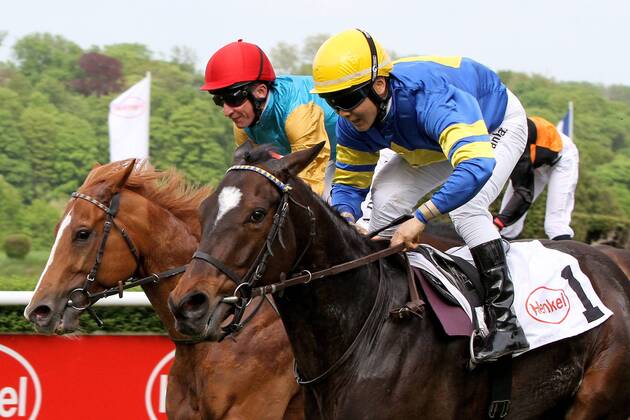29 04 2018 Duesseldorf North Rhine Westphalia GER Wonnemond on the right with Bayarsaikhan Ganbat wins racecourse Duesseldorf Grafenberg Horse Jockey Wonnemond Ganbat Victory Finish Finish finish 180429S995DUESSELDORF JPG