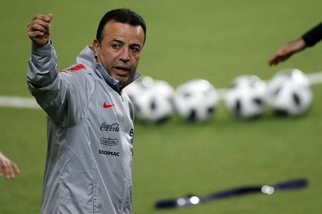 Futbol, entrenamiento de la seleccion chilena en Estocolmo El preparador fisico de la seleccion chilena Carlos Velasco es fotografiado durante el entrenamiento en el estadio Tele2 Arena. Chile enfrentara a Suecia en un partido amistoso el proximo sabado en Estocolmo, Suecia. 19 03 2018 Andres Pina Photosport Football, Chilean national team Nationalteam training session. The Chilean national team physical trainer Carlos Velasco is pictured during the training session at the Tele2 Arena. Chile will face Sweden next saturday in Stockholm, Sweden. 19 03 2018 Andres Pina Photosport Primer entrenamiento de la seleccion chilena en Estocolmo