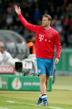 Goalkeeper Manuel Neuer FC Bayern Muenchen 1 sends his team forward FC Bayern Muenchen vs Eintracht Frankfurt DFB Pokal Final Football 19 05 2018 FC Bayern Munich vs Eintracht Frankfurt DFB Pokal Final Football 19 05 2018 Berlin Copyright: xLanger Eibner-Pressefotox EP_HLR
