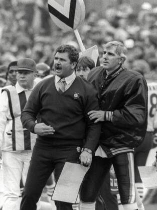 January 6, 1985 - San Francisco, California, U.S - San Francisco 49ers vs. Chicago Bears at Candlestick Park Sunday, January 6, 1985. 49ers beat Bears 23-0 Conference Championship. Bears Head Coach Mike Ditka on the sidelines. NFL American Football Herren USA 1985: 49ers 23:0 Bears - ZUMAg52_ 19850106_zap_g52_011 Copyright: xAlxGolubx