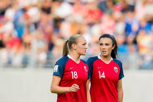 180904 Frida Maanum and Ingrid Syrstad Engen of Norway during the FIFA Womens World Cup Qualifier match between Norway and Netherlands on September 4, 2018 in Oslo Photo Vegard Wivestad Gröd BILDBYR N Code VG 170218 Copyright: VEGARDxWIVESTADxGR¯TT BB180904BB530
