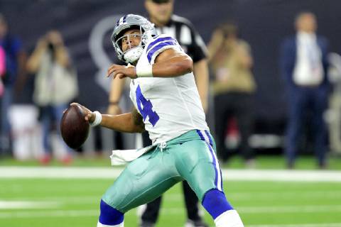October 7, 2018 - Houston, Texas, U.S - Dallas Cowboys quarterback Dak Prescott (4) reaches back to make a pass into the end zone on the final play of the fourth quarter of the NFL American Football Herren USA regular season game between the Houston Texans and the Dallas Cowboys at NRG Stadium in Houston, TX on October 7, 2018 NFL 2018 - Dallas Cowboys vs Houston Texans OCT 07 - ZUMAw137 20181007_zap_w137_095 Copyright: xErikxWilliamsx