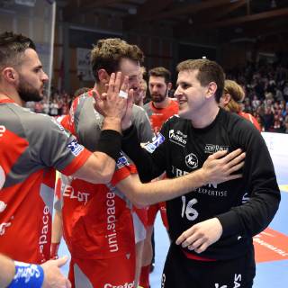 Cheers Joy after the victory Nebojsa Simic Goalkeeper MT Melsungen R Michael Allendorf L and Simon Birkefeldt M GER MT Melsungen Bergischer HC Handball 1 Bundesliga Men 21 218 2018 GER MT Melsungen Bergischer HC Handball 1 Liga Maenner 21 10 2018 Kassel Copyright: xEIBNER RolandxSippelx EP_RSL