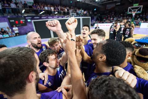 14 10 2018 Basketball Bundesliga easyCredit BBL Season 2018 19 3 Matchday BG Göttingen s Oliver Würzburg Göttingens players stand together after the match Photo Swen Gatekeeper BG Göttingen s Oliver Würzburg SPF3483