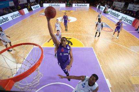 28 10 2018 Basketball Bundesliga easyCredit BBL Season 2018 19 5 Matchday BG Göttingen HAKRO Merlins Crailsheim Göttingens Darius Carter throws on the basket Photo Swen Porter BG Göttingen HAKRO Merlins Crailsheim SPF5400